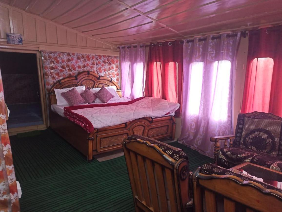 Holiday home Midway Jibhi